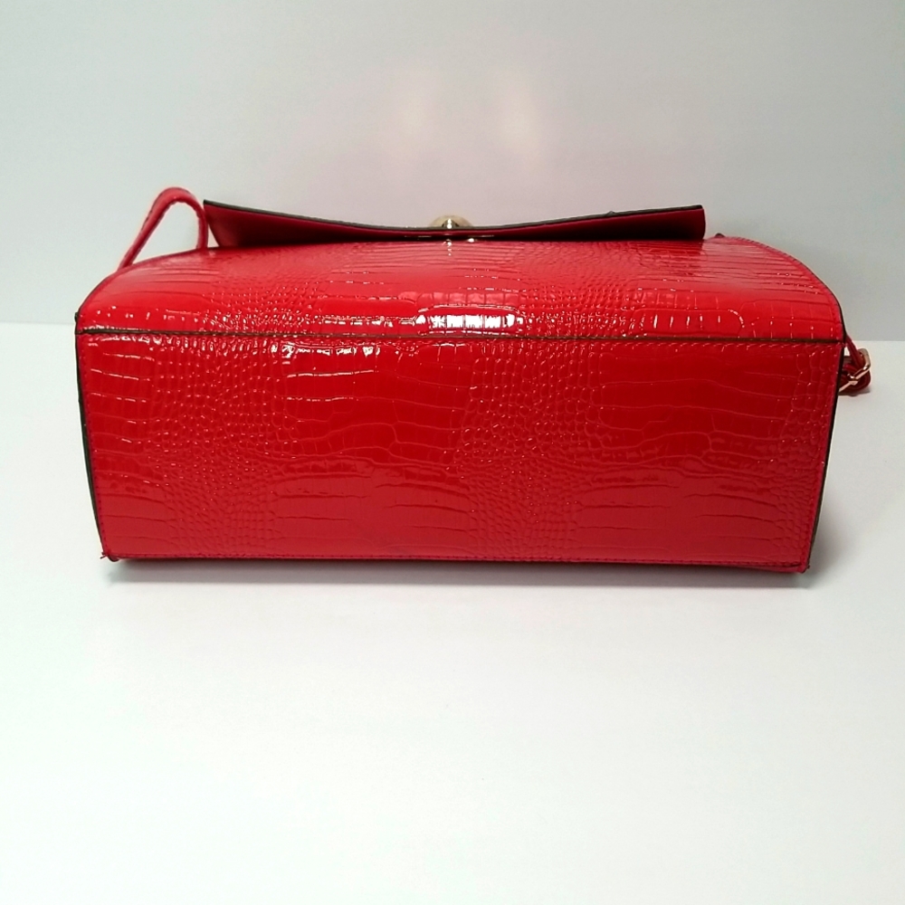 Red Handbag with Straps, Crocodile Pattern, Tiger Head Design Snap Closure NWOT - Picture 12 of 13